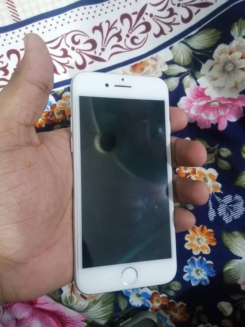 Apple iPhone 7 1