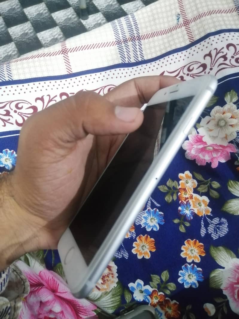 Apple iPhone 7 3