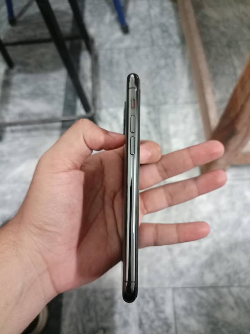 Apple iPhone 11 Pro 2