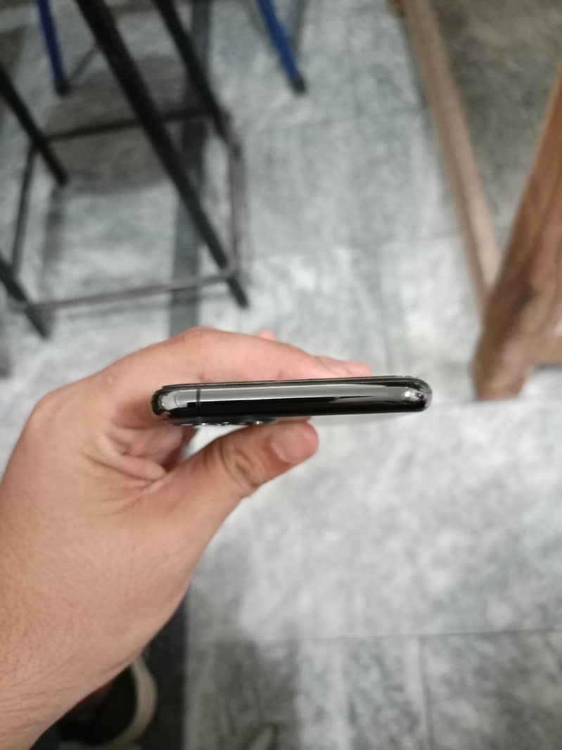 Apple iPhone 11 Pro 3