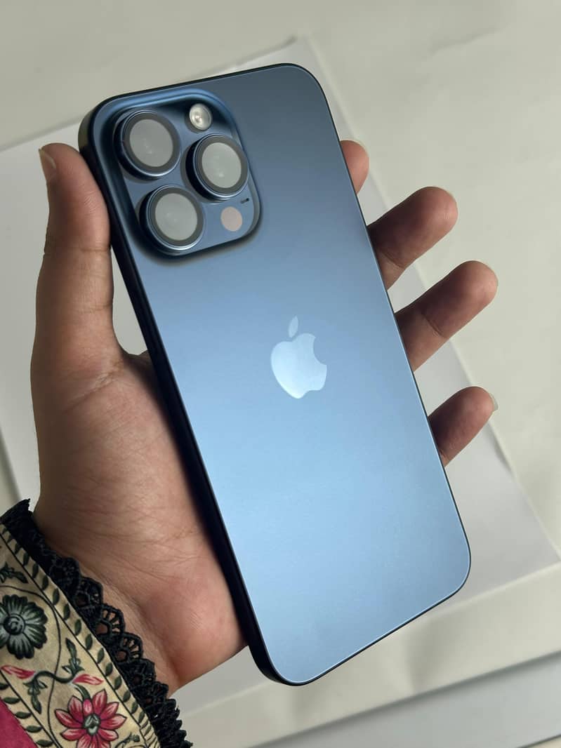 Apple iPhone 15 Pro Max 2