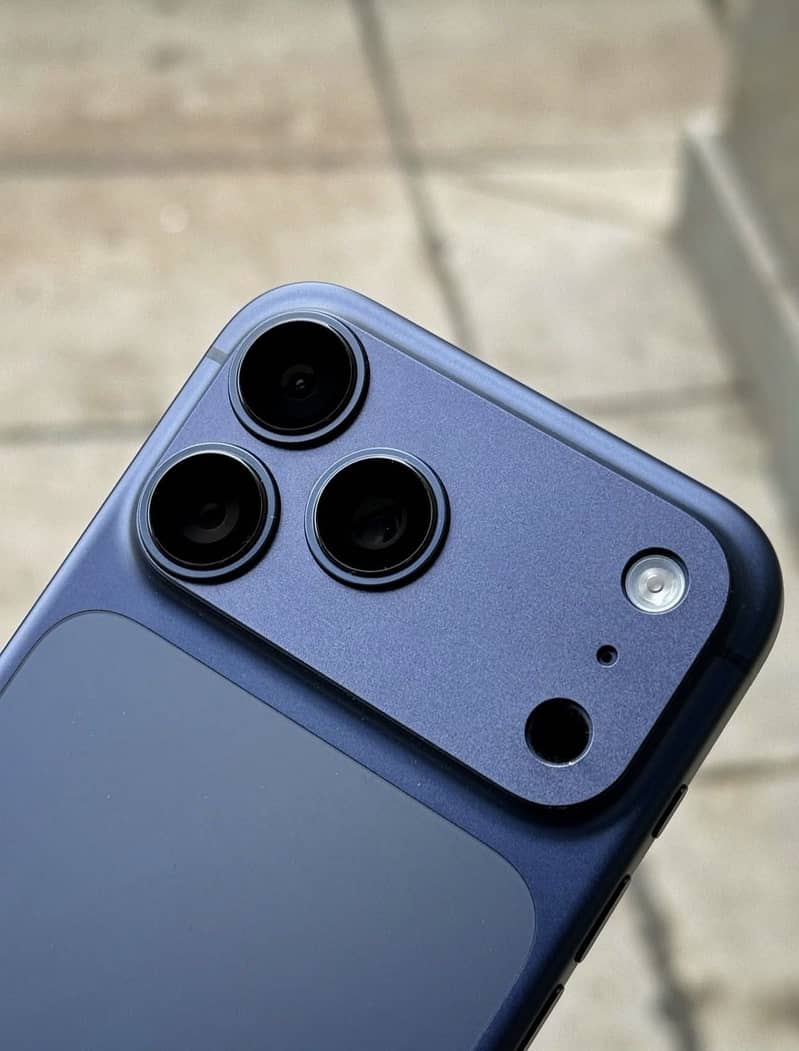 Apple iPhone 17 Pro Max 2