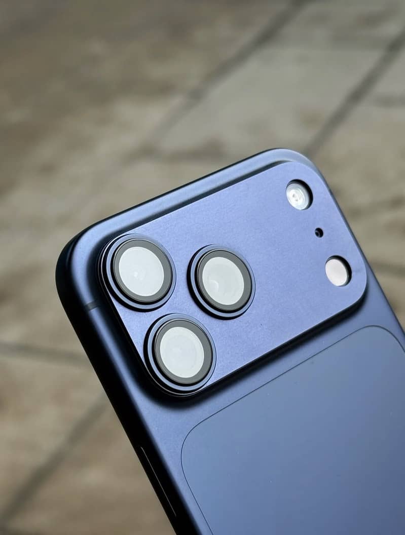 Apple iPhone 17 Pro Max 4