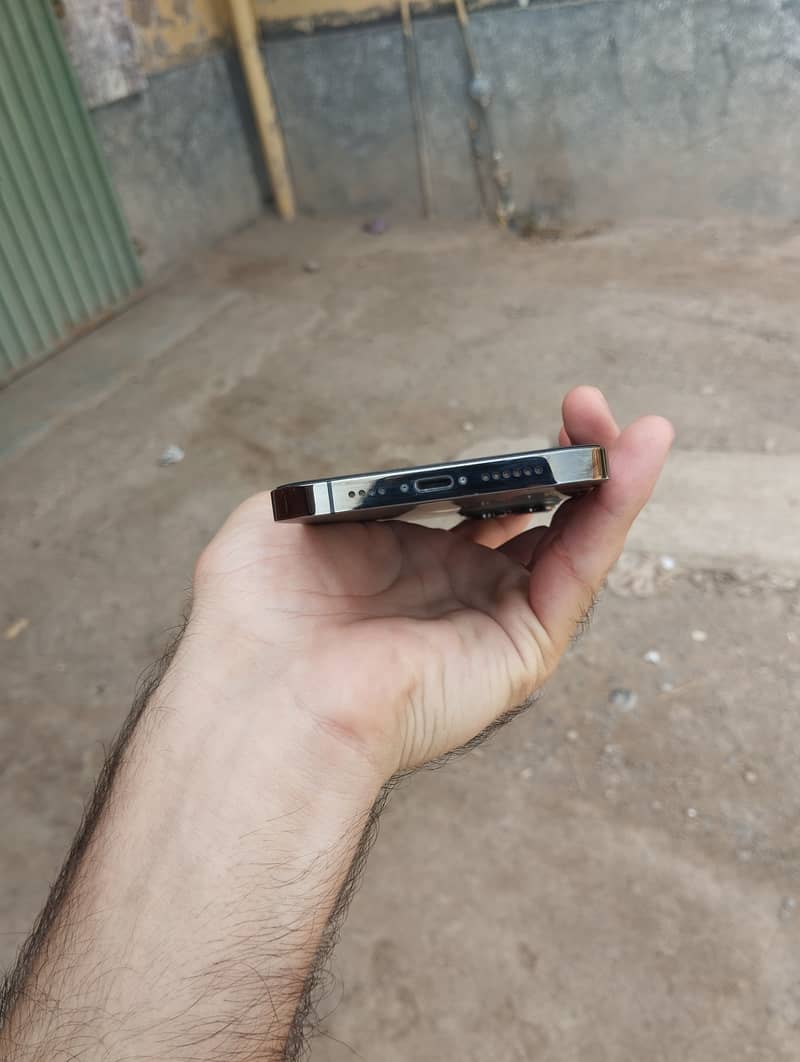 Apple iPhone 13 Pro Max 3