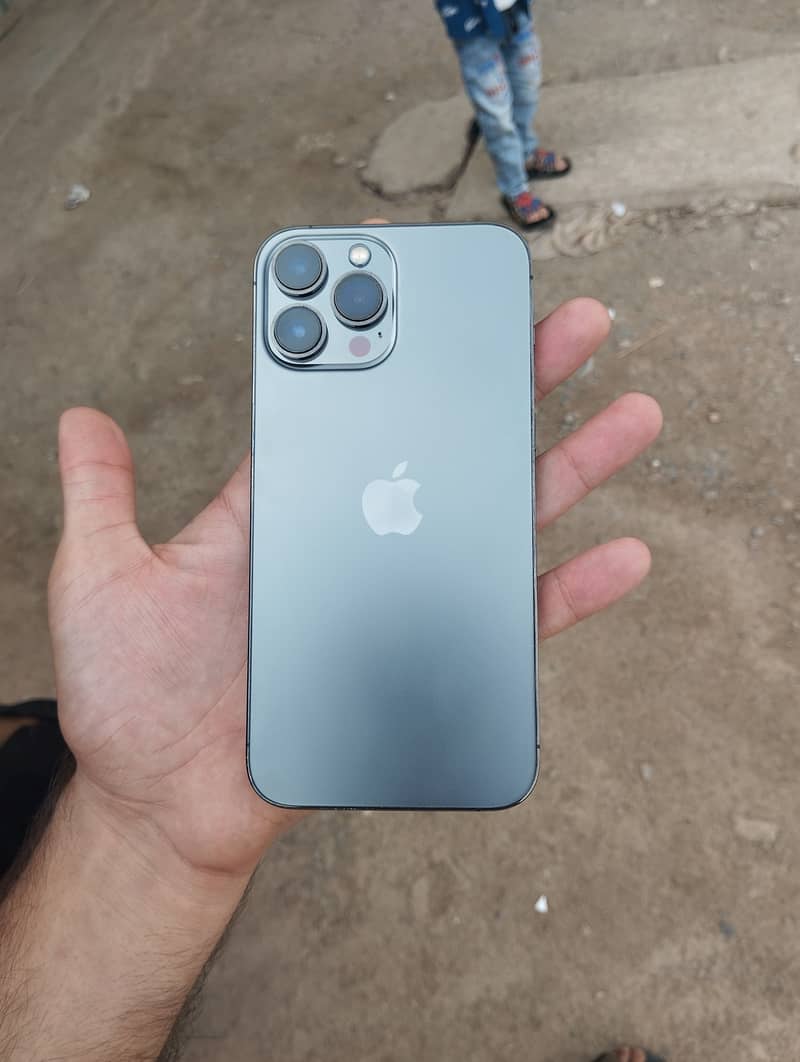 Apple iPhone 13 Pro Max 4