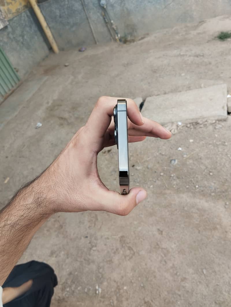 Apple iPhone 13 Pro Max 5