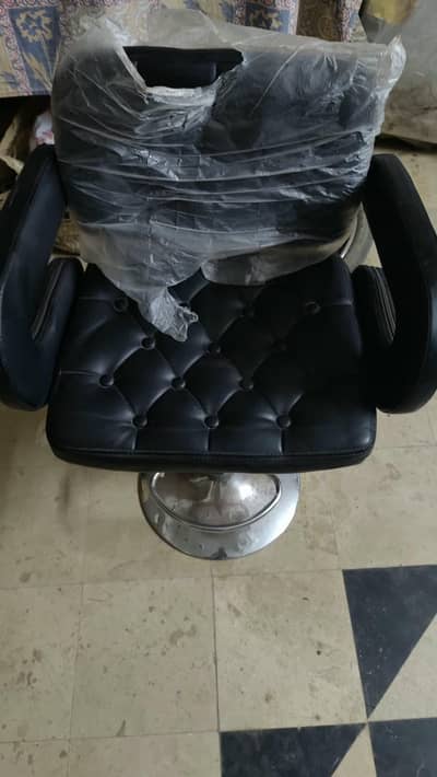 I am selling ladies Saloon Saman complete read description