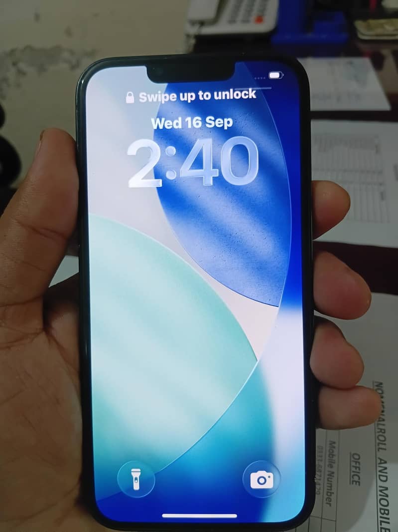 Apple iPhone 13 4