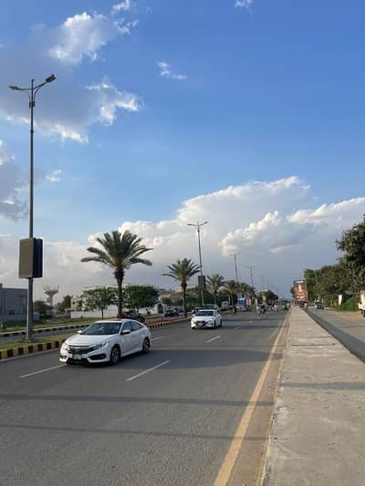 3 Kanal Plot Close To Macdonald Y Block