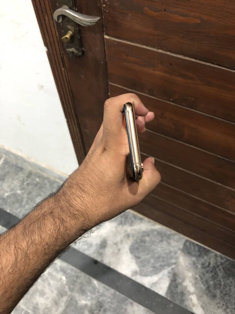 Apple iPhone XS 3