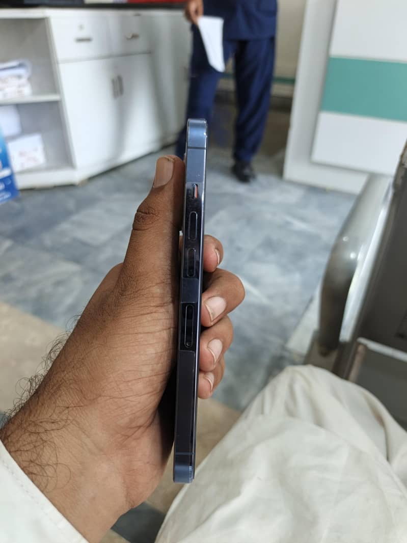 Apple iPhone 13 Pro 2