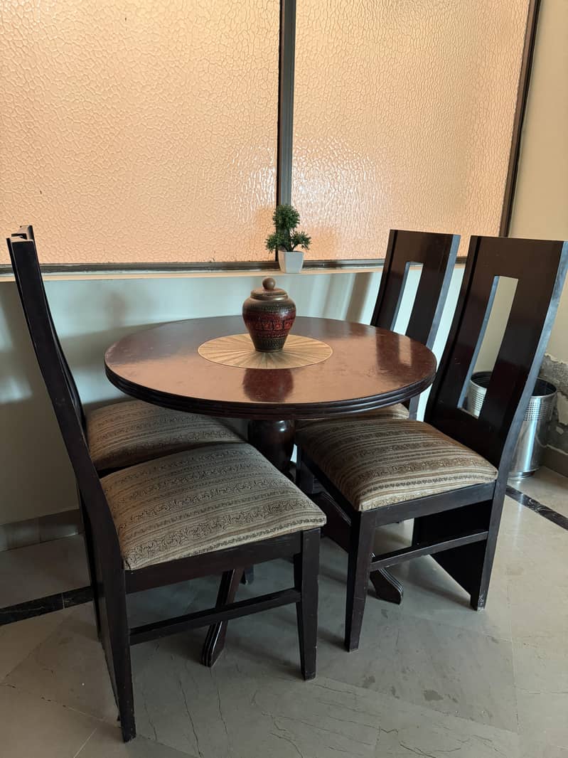 dining table with 4 chairs 0
