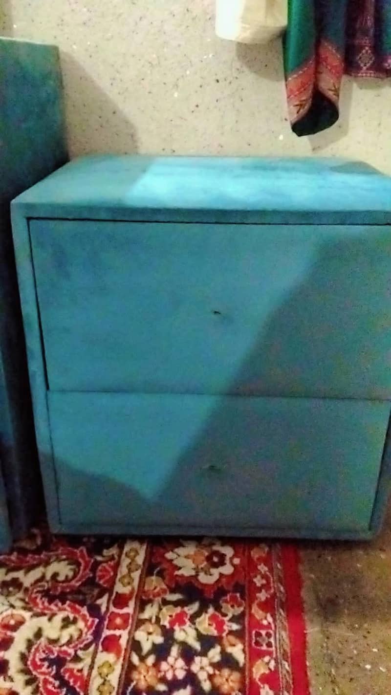 dressing table with mirror & 2 side tables 2