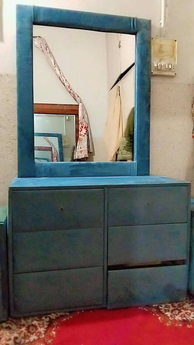 dressing table with mirror & 2 side tables 3