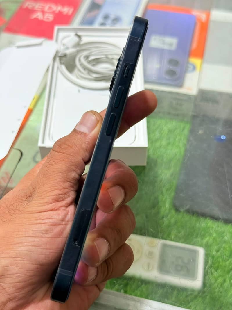 Apple iPhone 13 3