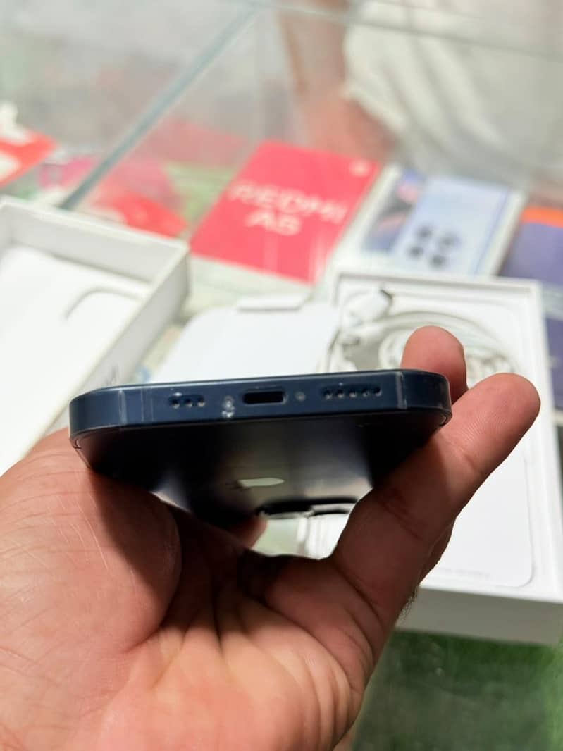 Apple iPhone 13 7
