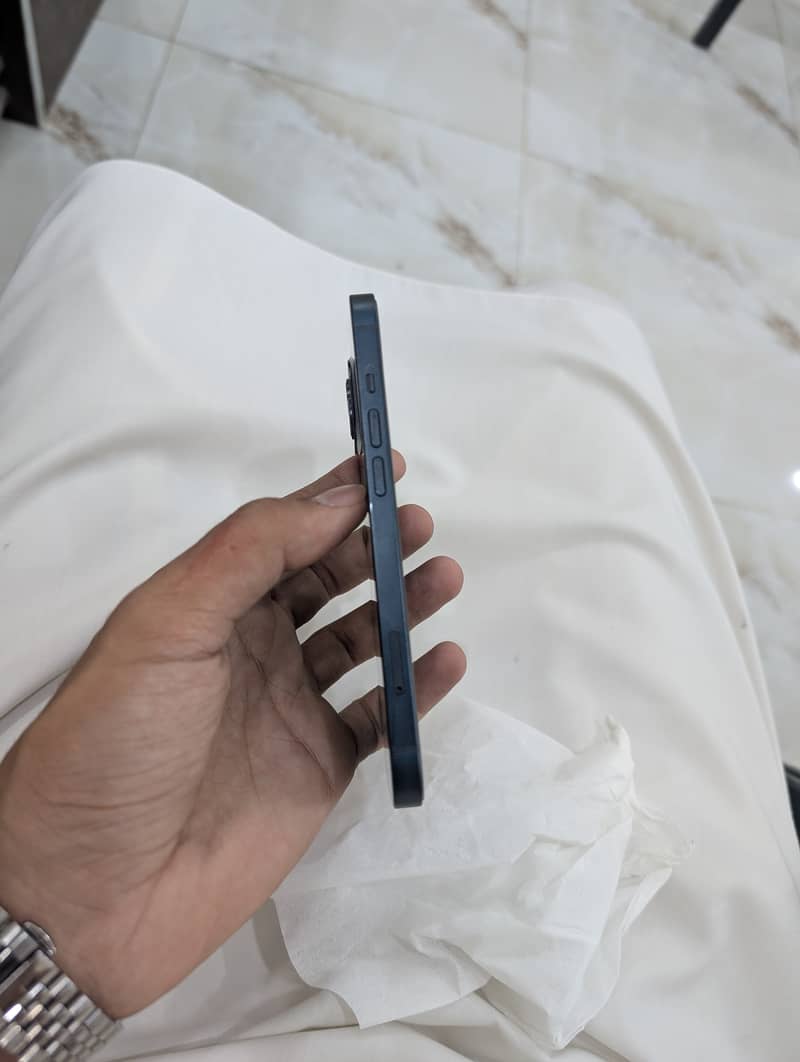 Apple iPhone 13 4