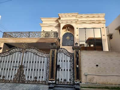 Slightly Used 400 Yards Bungalow Corner West Open Lease With Swimming Pool For Sale