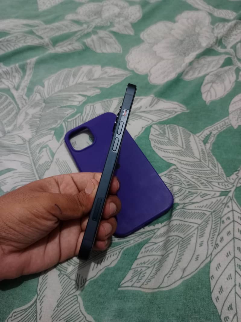 Apple iPhone 13 1