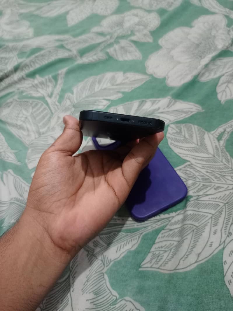 Apple iPhone 13 2