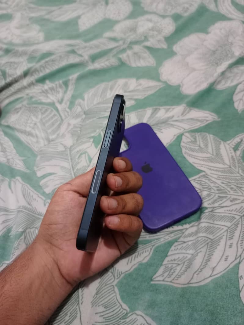Apple iPhone 13 3