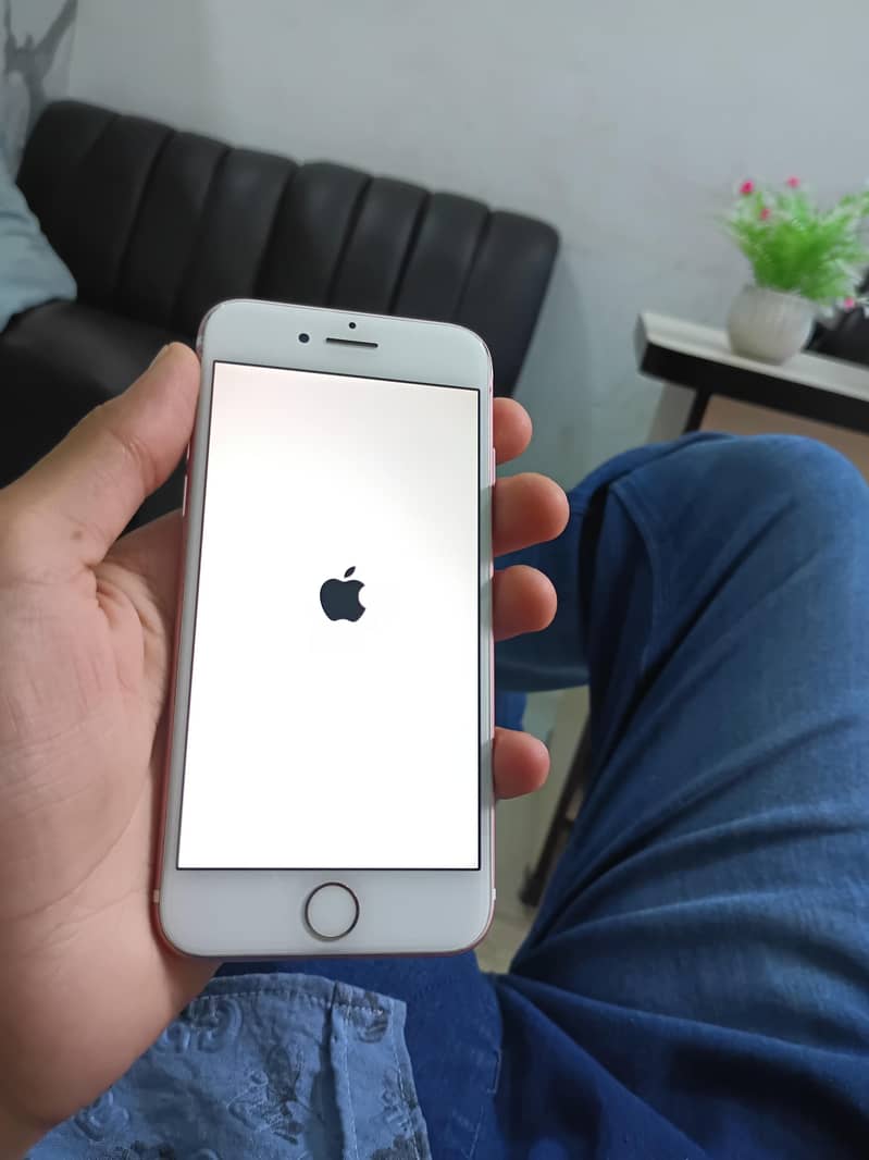 Apple iPhone 7 1