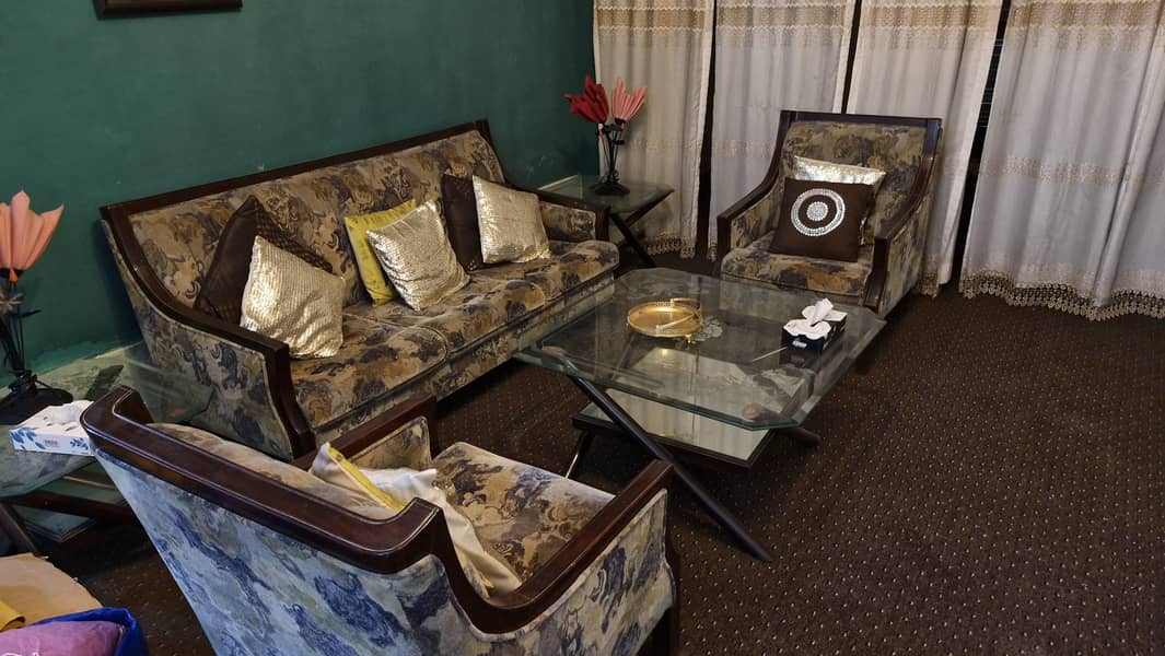 SOFA & TABLE SET 0