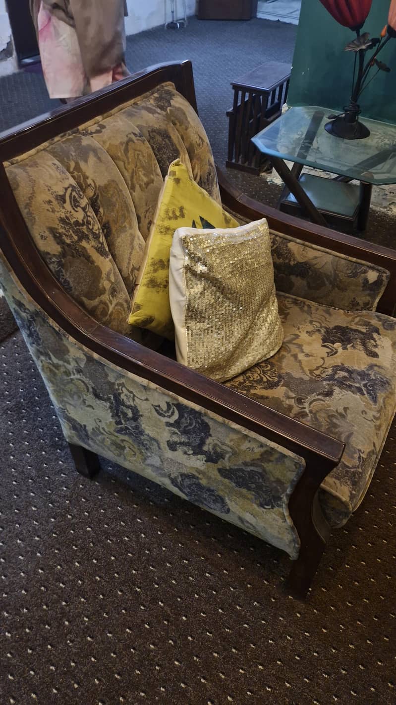 SOFA & TABLE SET 1