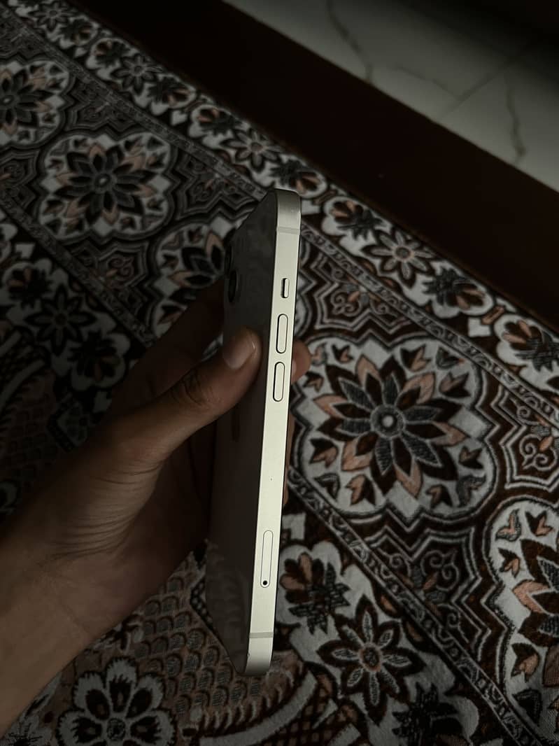 Apple iPhone 13 1