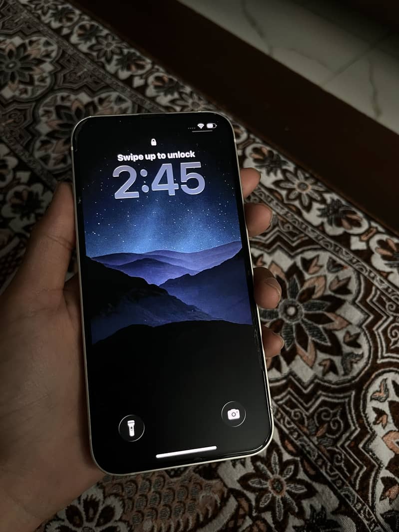 Apple iPhone 13 2