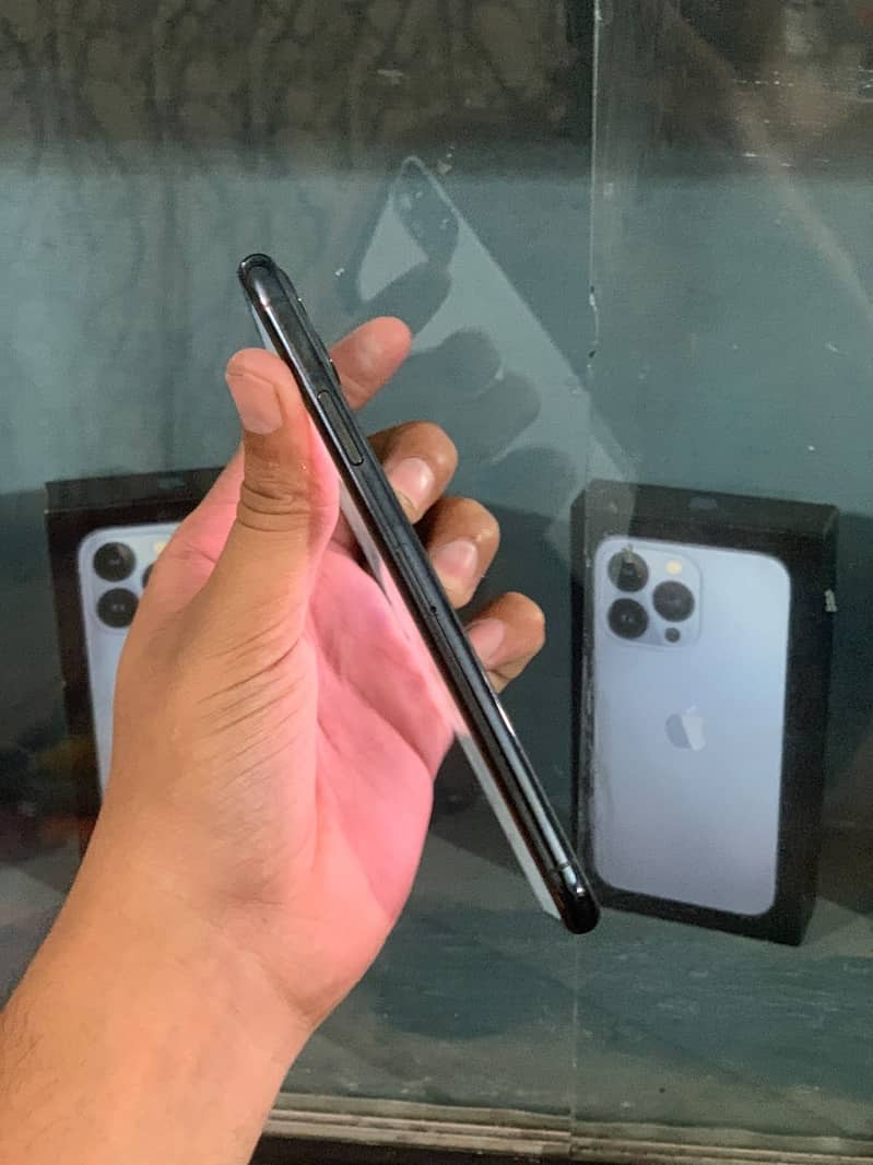 Apple iPhone 11 Pro Max 0