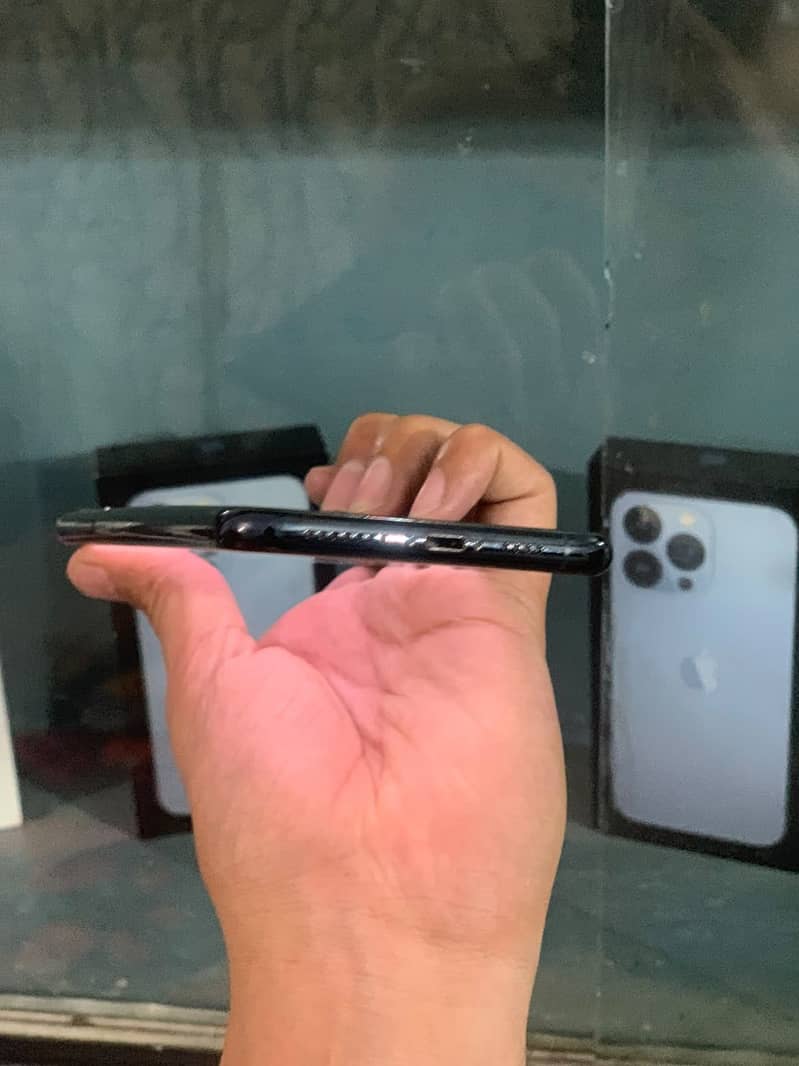 Apple iPhone 11 Pro Max 1