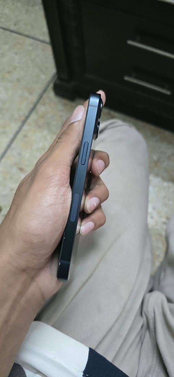 Apple iPhone 13 2