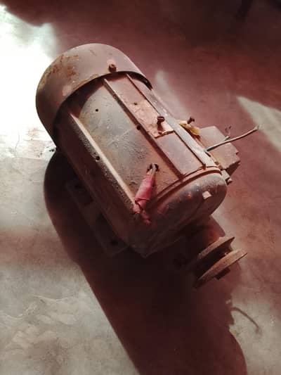 YA AK MOTOR HA HAM LOGO NA BUY KI THI LAKIN USE NAHI KI