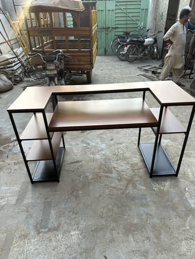 Computer table