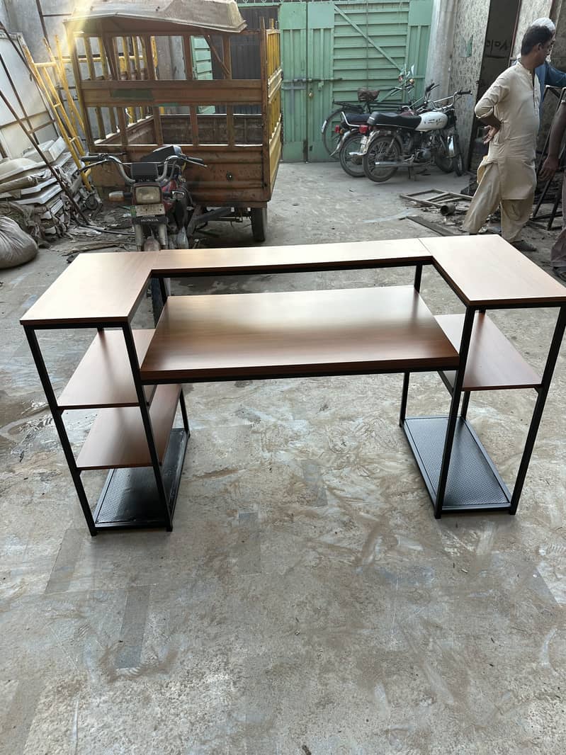 Computer table 0