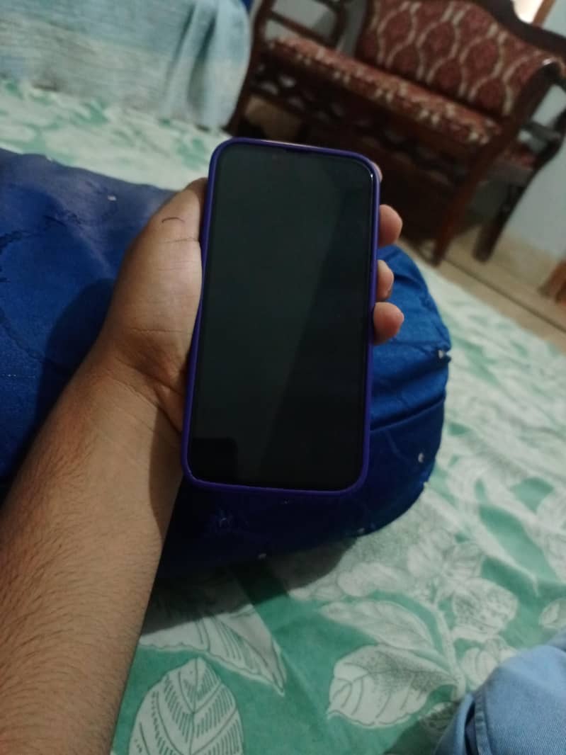 Apple iPhone 13 4