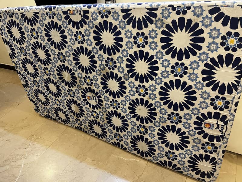 Single mattress 0