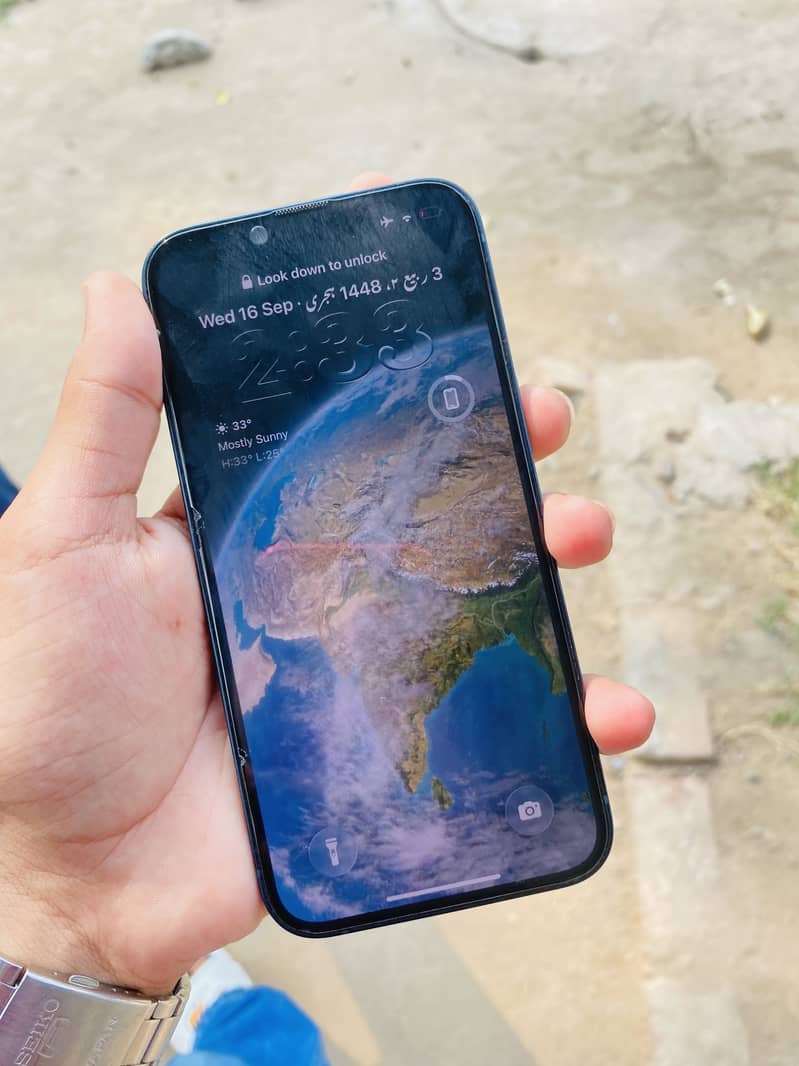 Apple iPhone 13 12