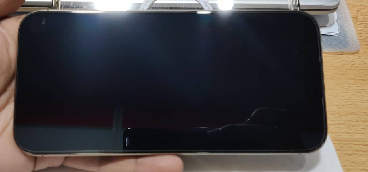 Apple iPhone 16 Pro Max 0