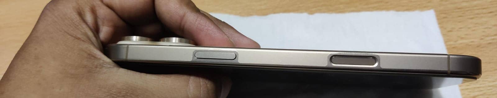 Apple iPhone 16 Pro Max 2