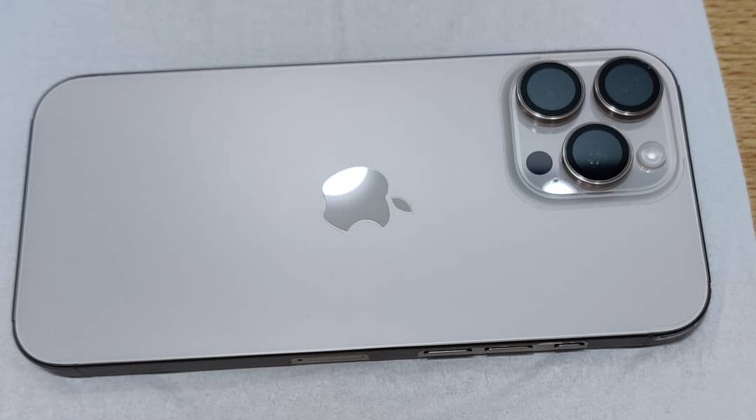 Apple iPhone 16 Pro Max 3