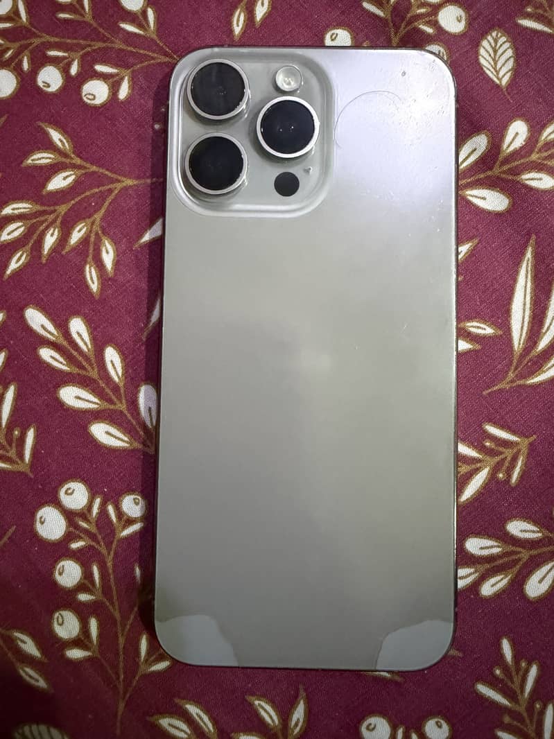 Apple iPhone 15 Pro Max 1