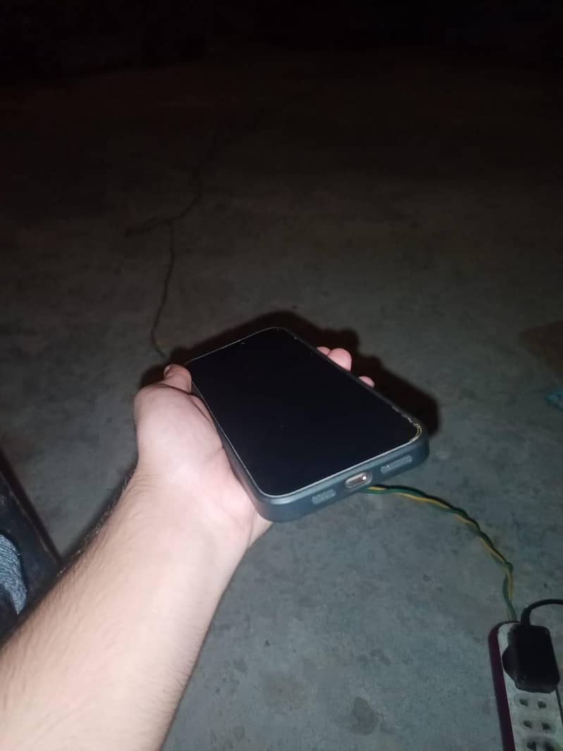 Apple iPhone 16 Pro Max 2