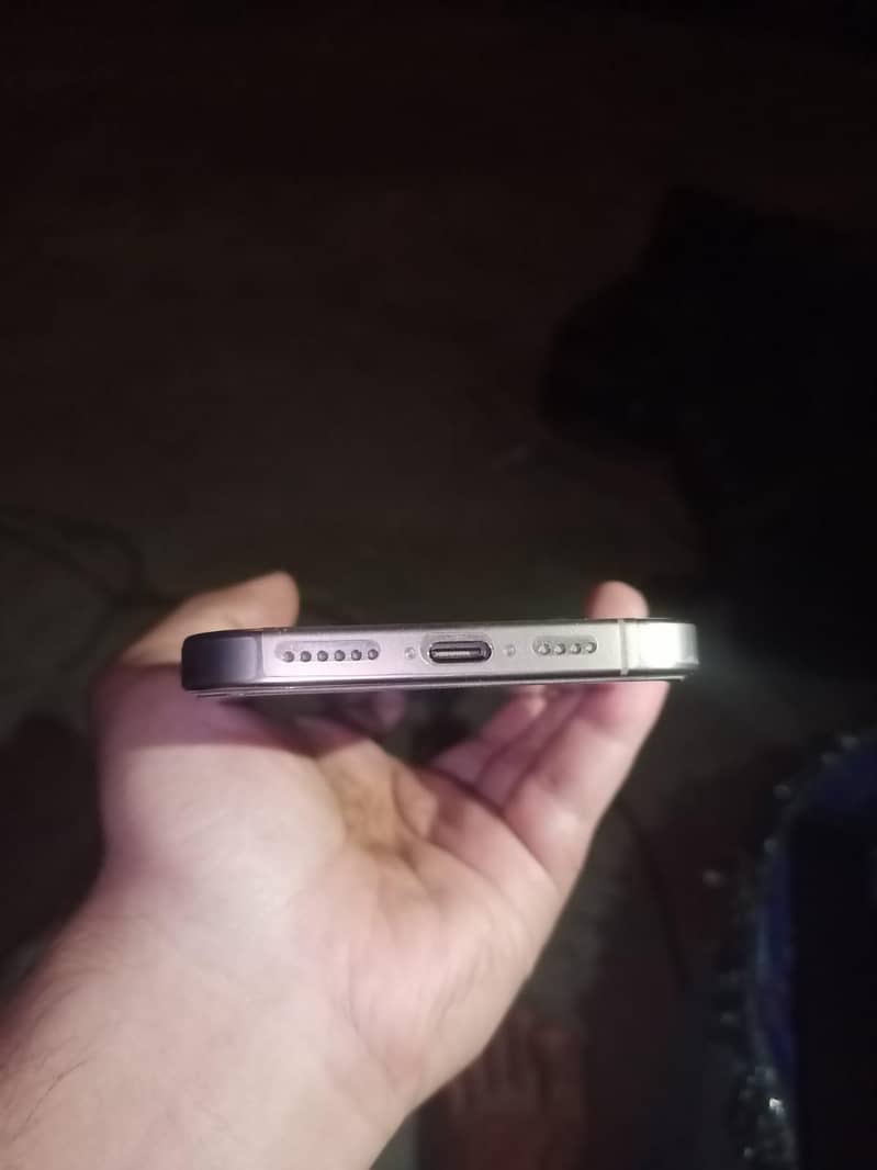 Apple iPhone 16 Pro Max 4
