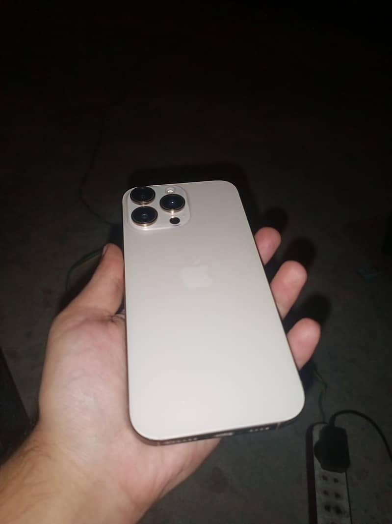 Apple iPhone 16 Pro Max 5