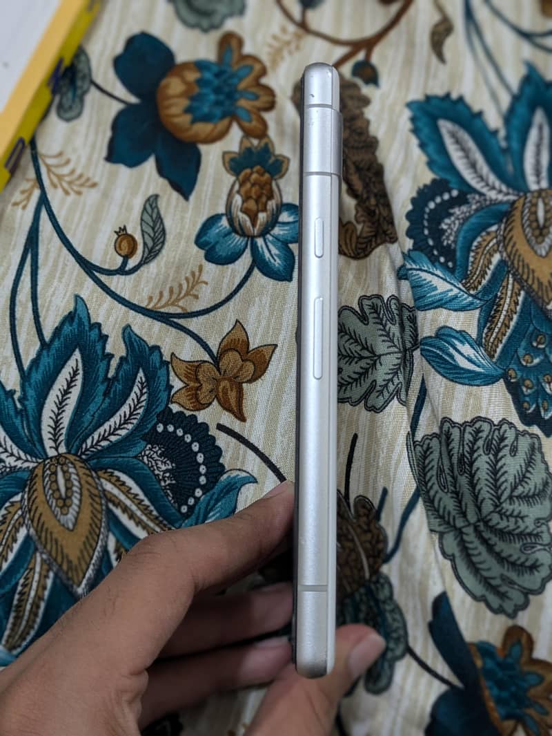 Google Pixel 7a 5