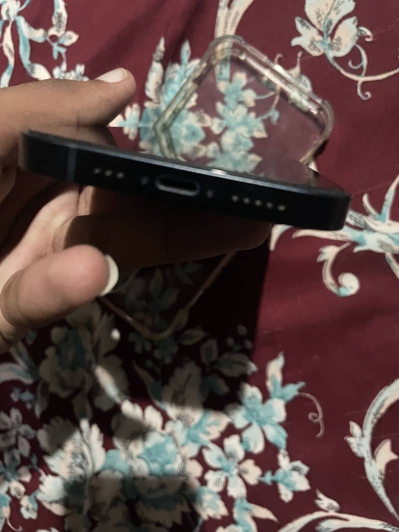 Apple iPhone 13 2