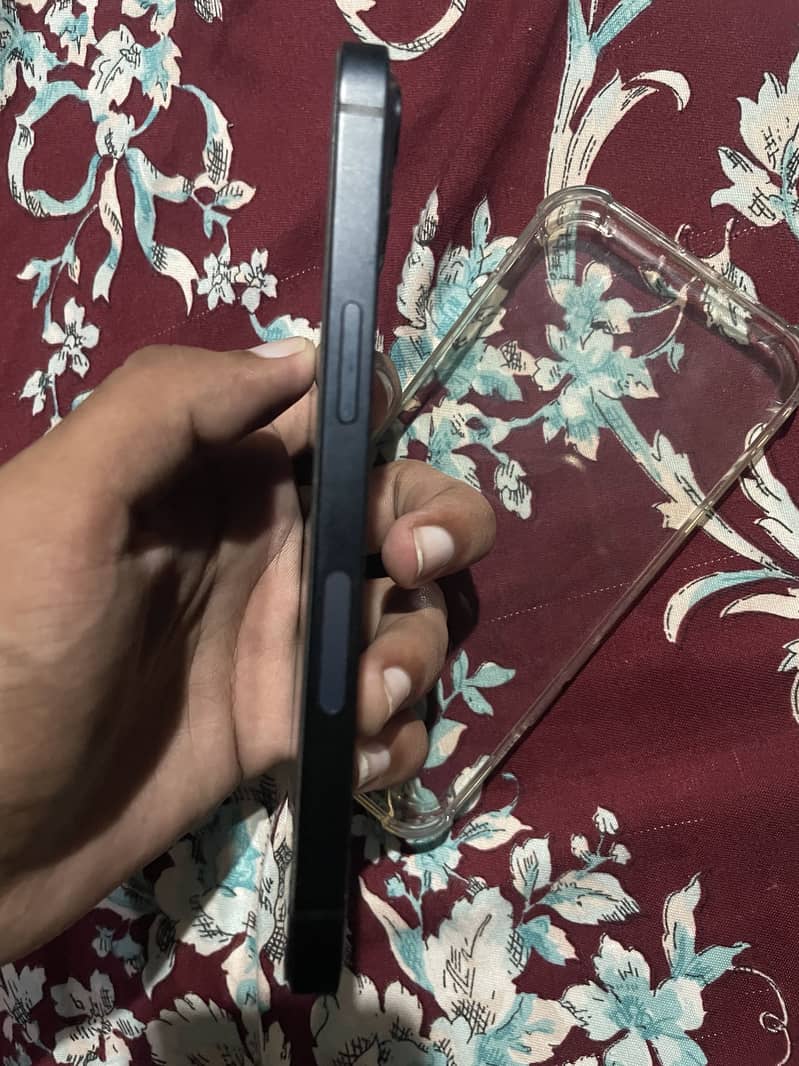 Apple iPhone 13 4