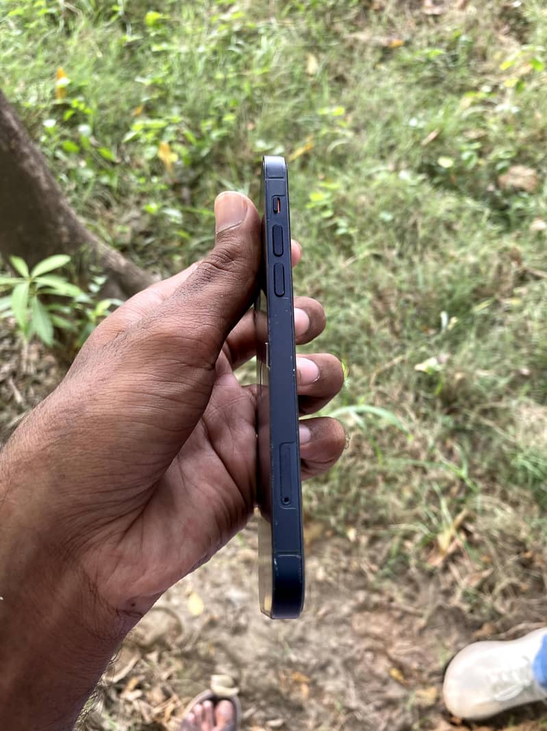 Apple iPhone 12 2